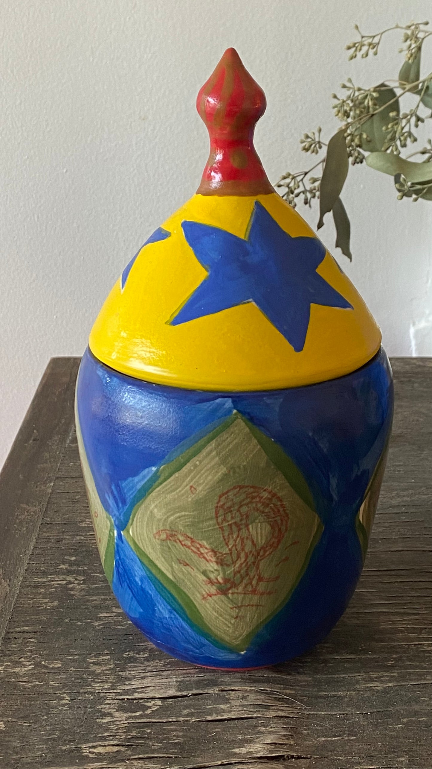 Star’s and locks lidded vessel