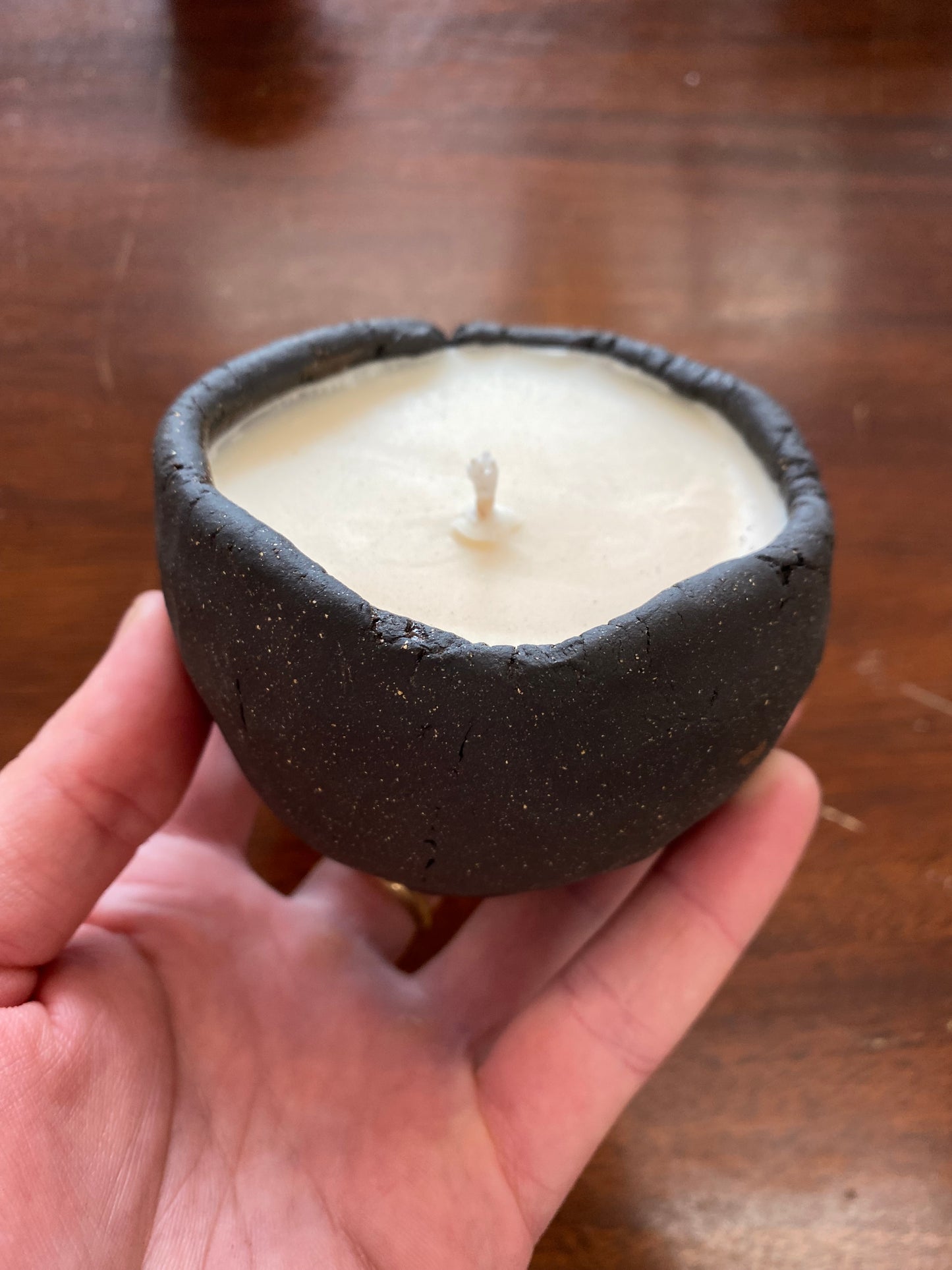 Oud scented candle 🕯️